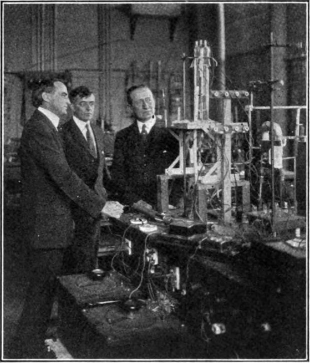 Irving_Langmuir_and_Guglielmo_Marconi_in_lab.jpg